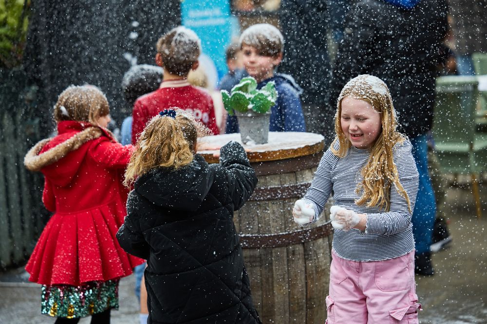 children in the snow copyright Toby Phillips