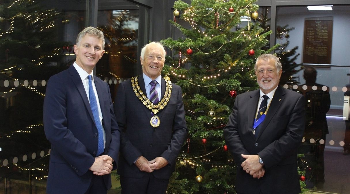 Collyer's Principal Dan Lodge with HDC Chairman Cllr David Skipp and outgoing President Ian Aird 3